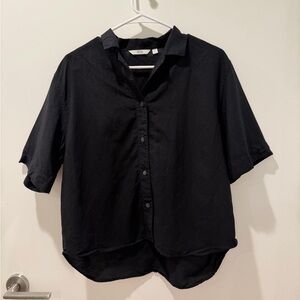 Uniqlo Classic Black Button Down T-Shirt